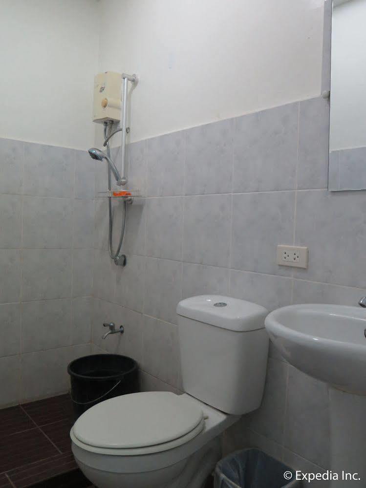 Oyo 200 Ponce Suites Art Hotel Davao City Exterior foto