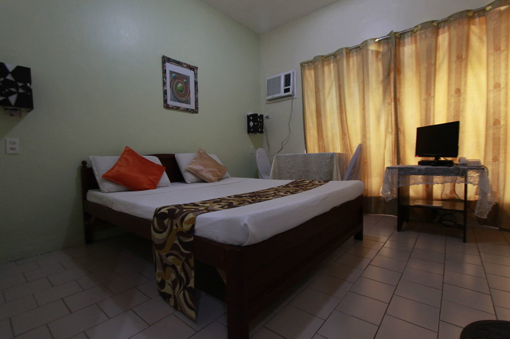 Oyo 200 Ponce Suites Art Hotel Davao City Exterior foto