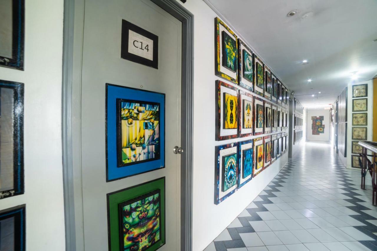 Oyo 200 Ponce Suites Art Hotel Davao City Exterior foto